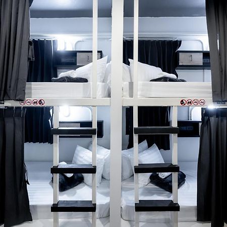 Vibes Hostel Бангкок Экстерьер фото