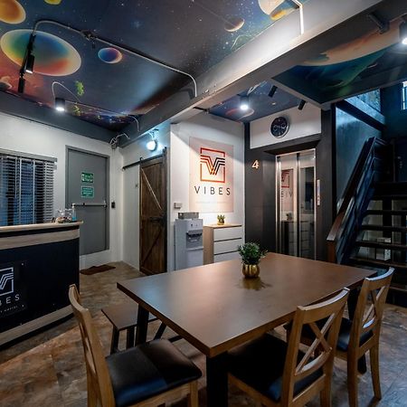 Vibes Hostel Бангкок Экстерьер фото