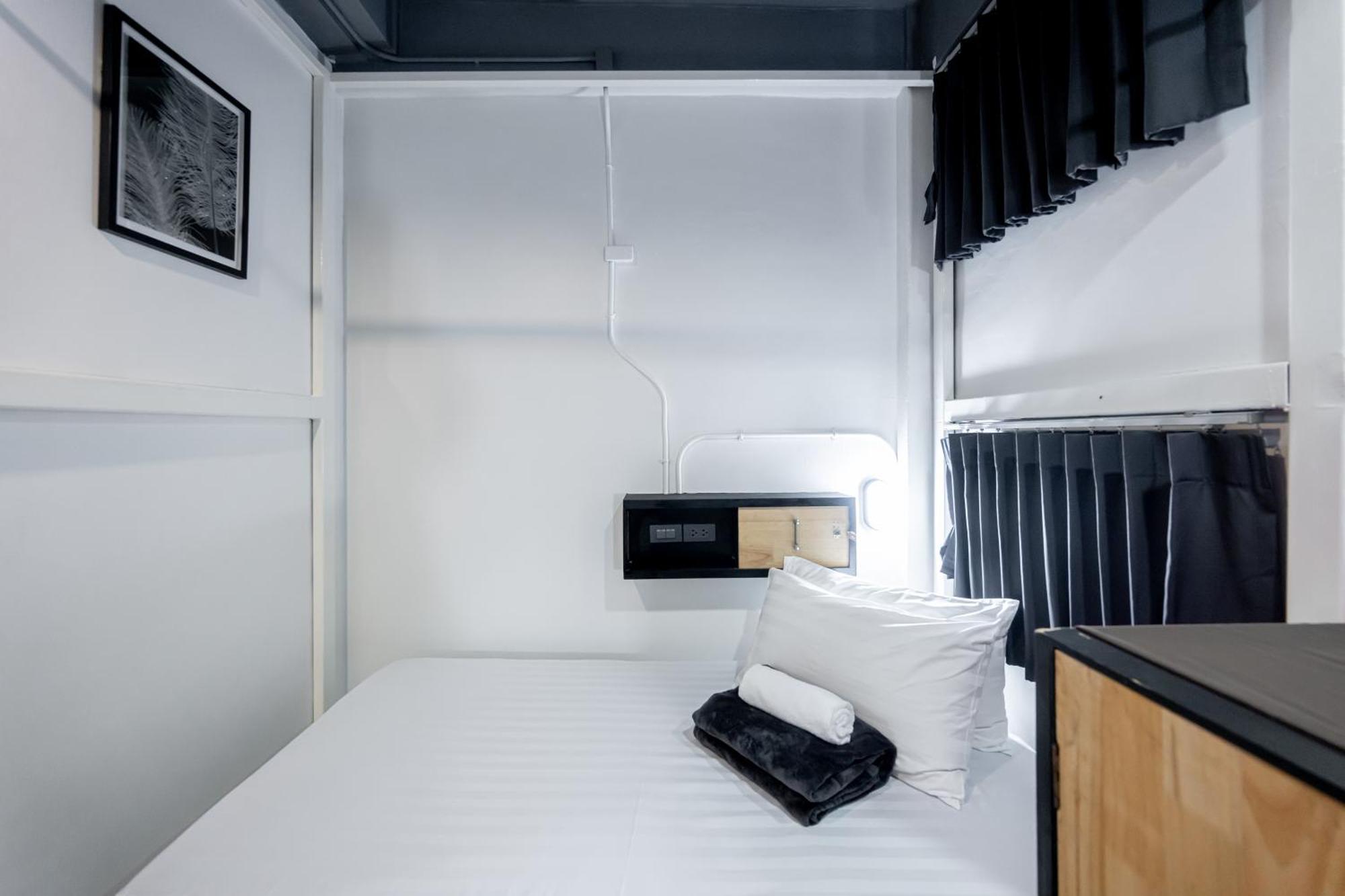 Vibes Hostel Бангкок Экстерьер фото