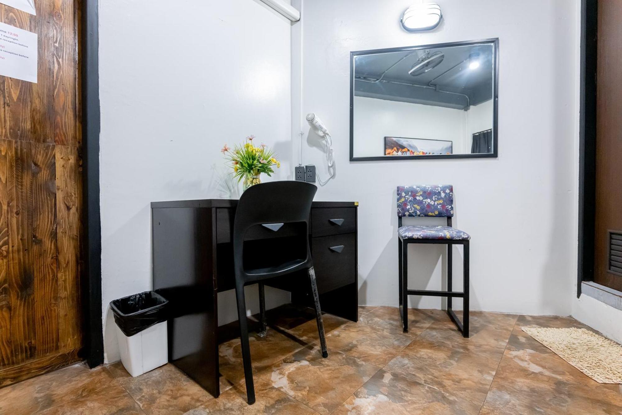 Vibes Hostel Бангкок Экстерьер фото