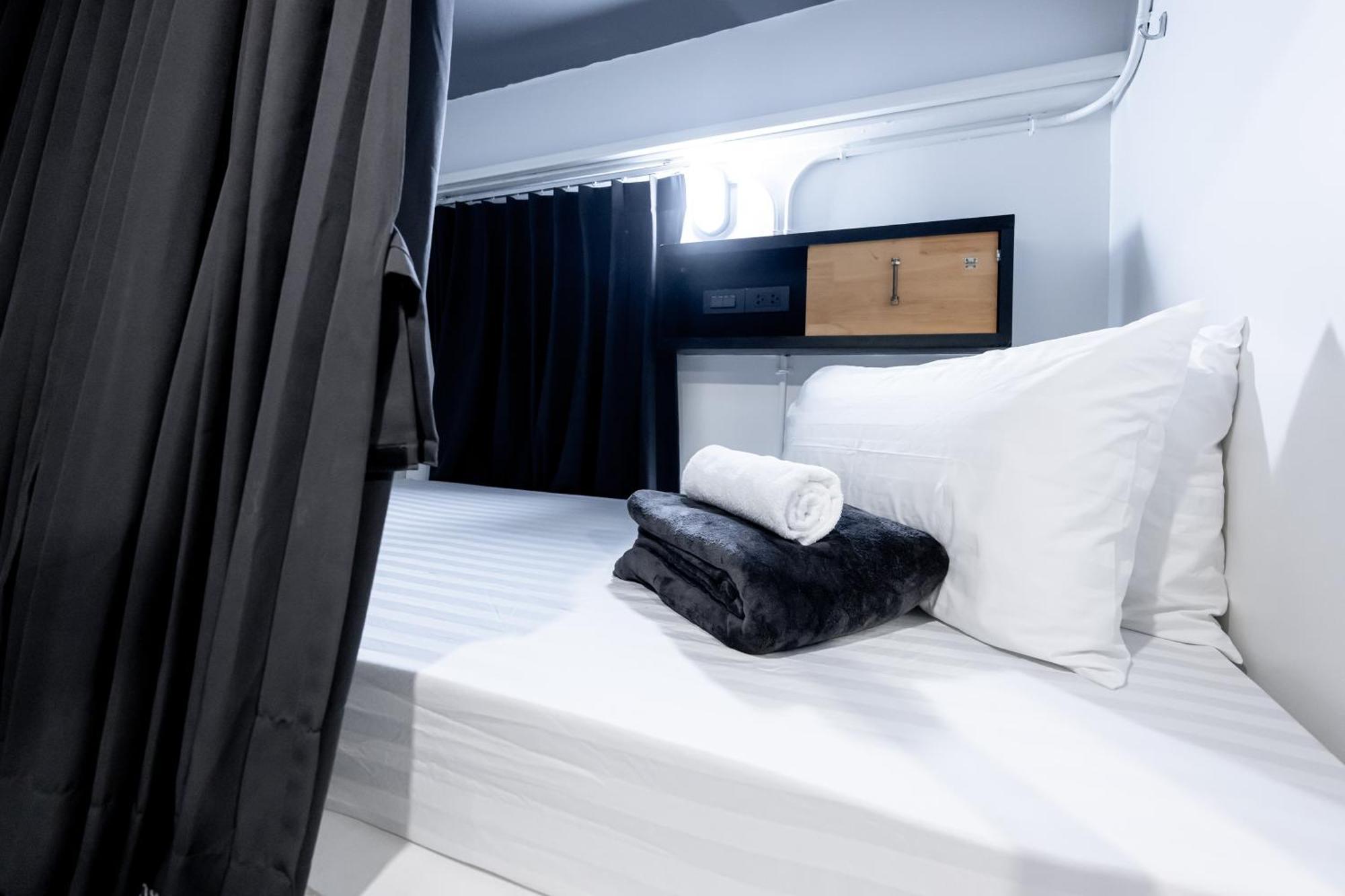 Vibes Hostel Бангкок Экстерьер фото