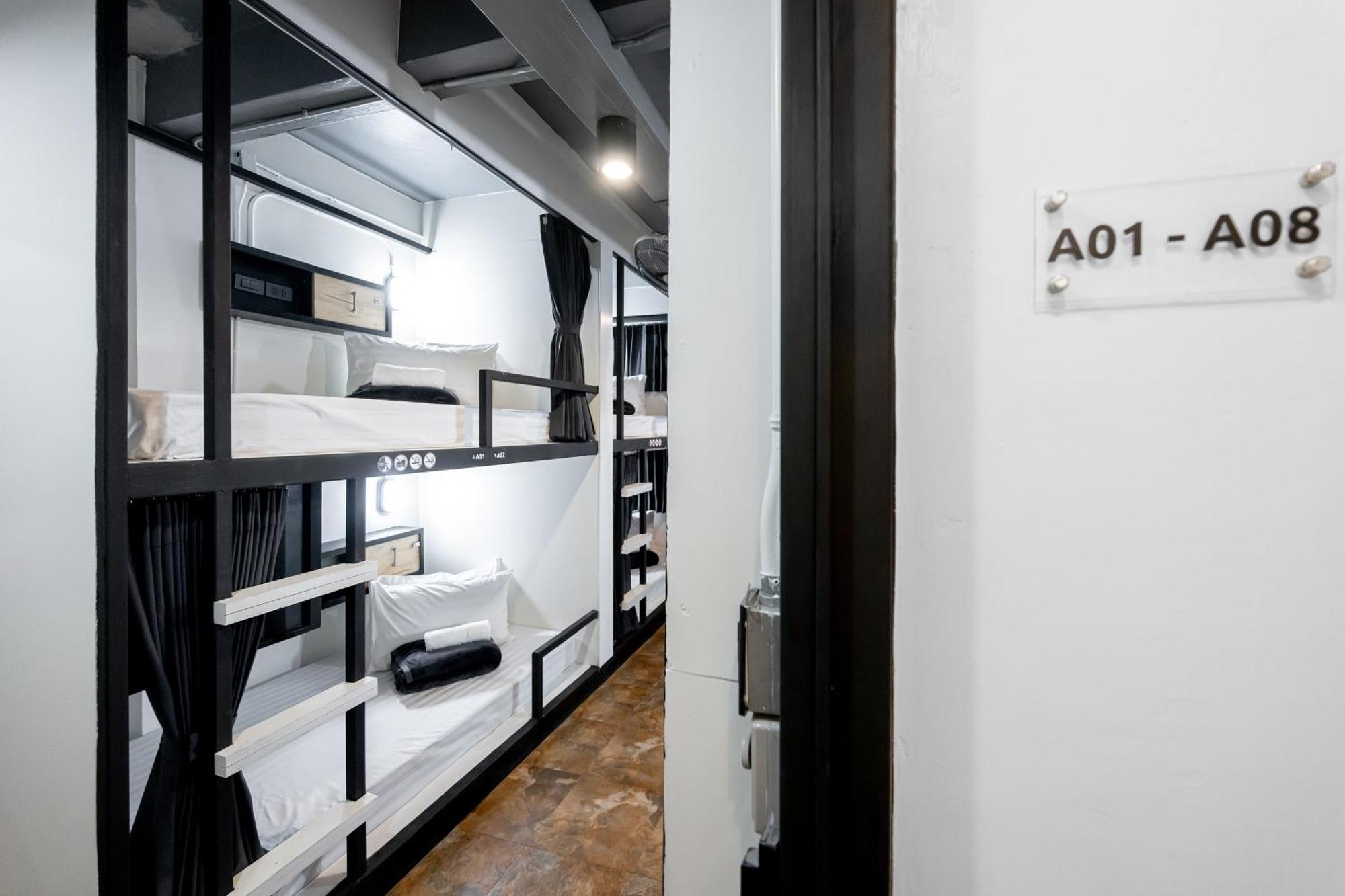 Vibes Hostel Бангкок Экстерьер фото