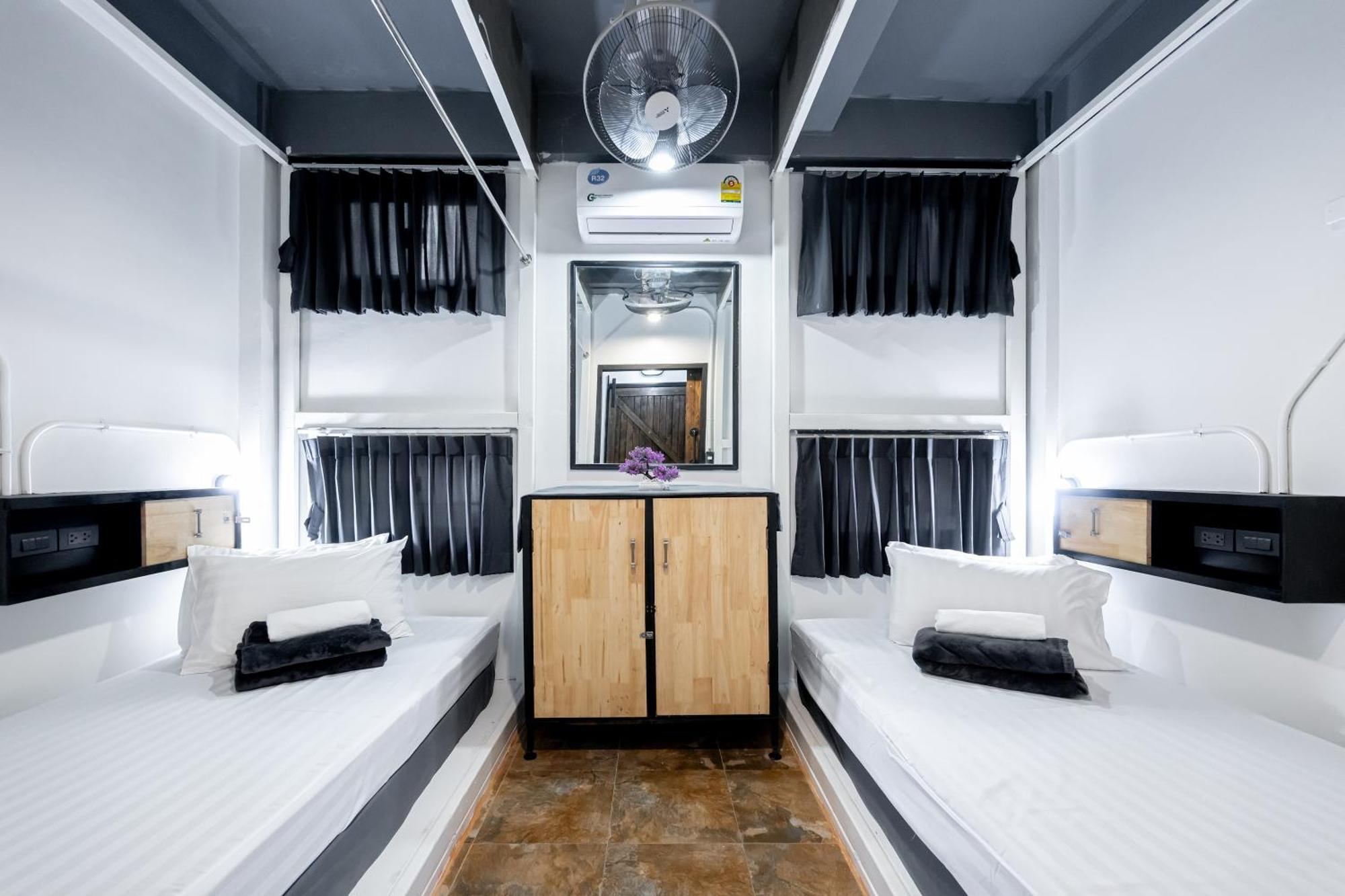 Vibes Hostel Бангкок Экстерьер фото