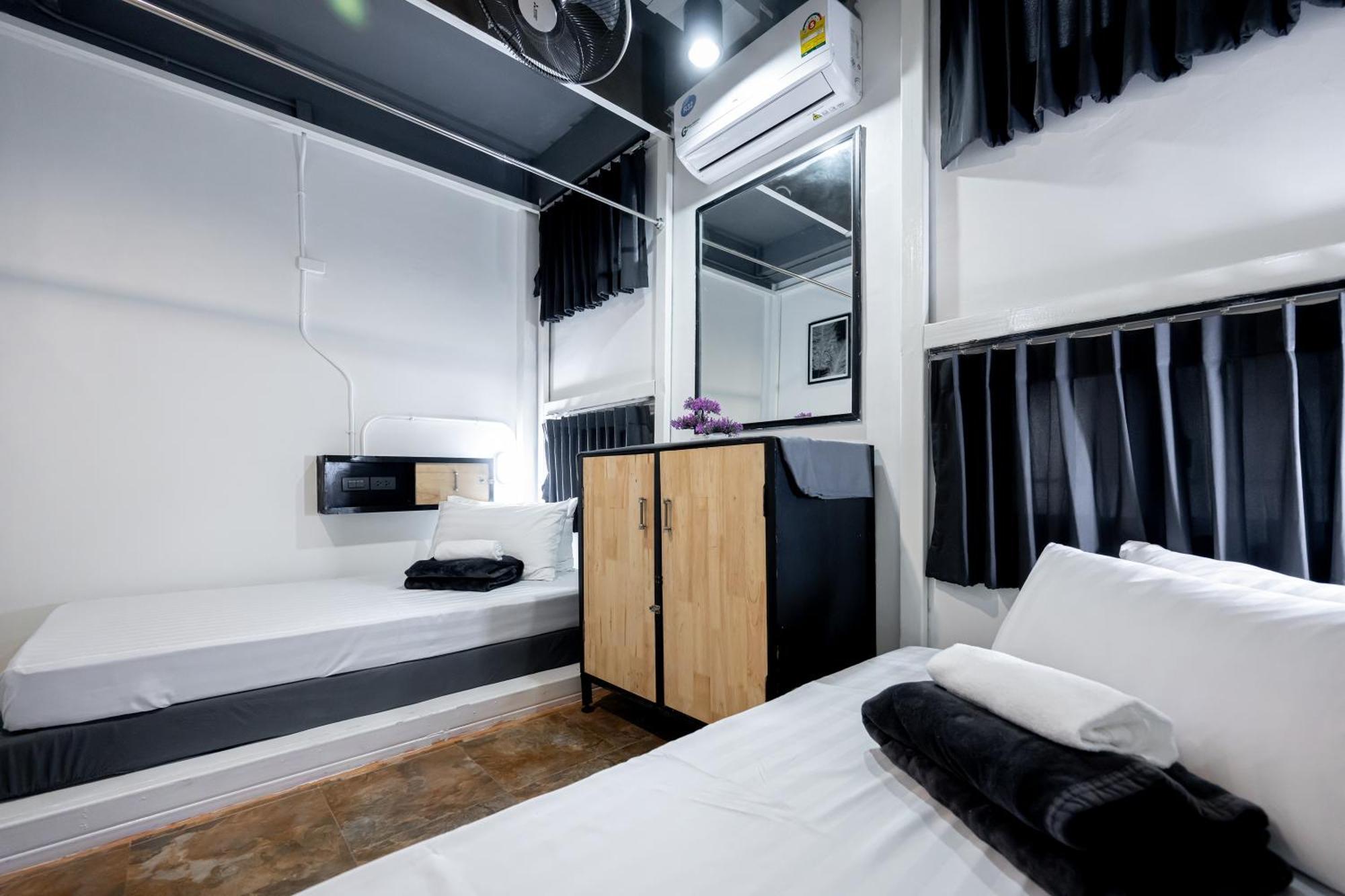 Vibes Hostel Бангкок Экстерьер фото