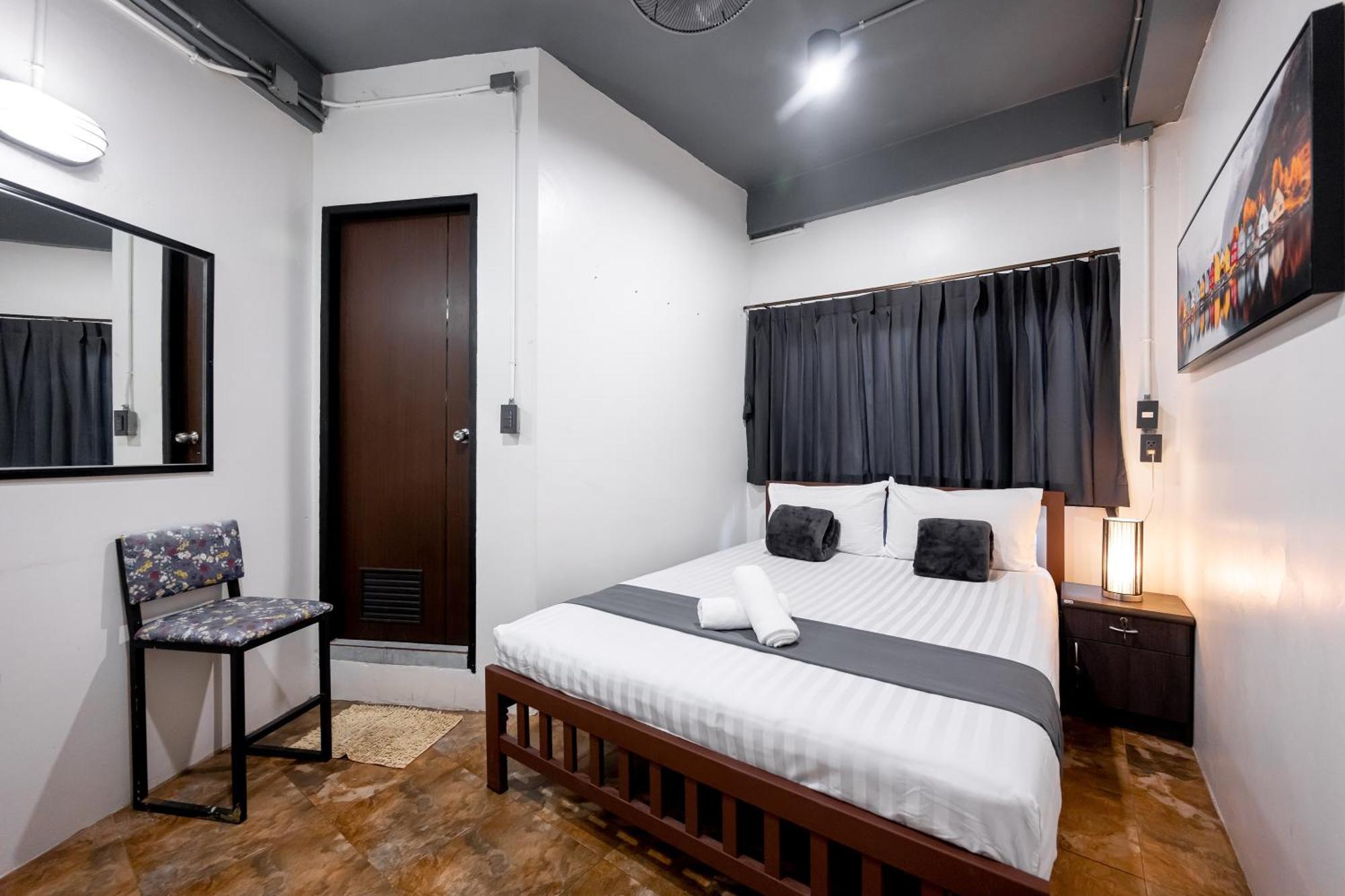 Vibes Hostel Бангкок Экстерьер фото