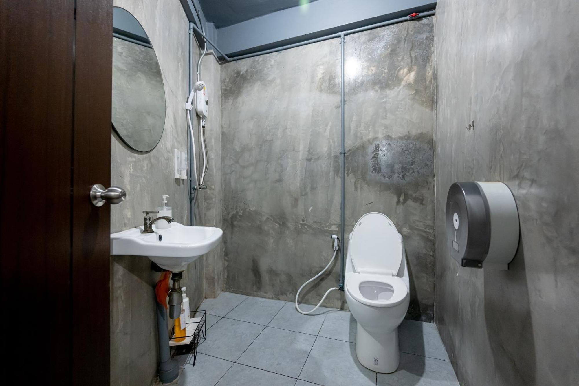 Vibes Hostel Бангкок Экстерьер фото