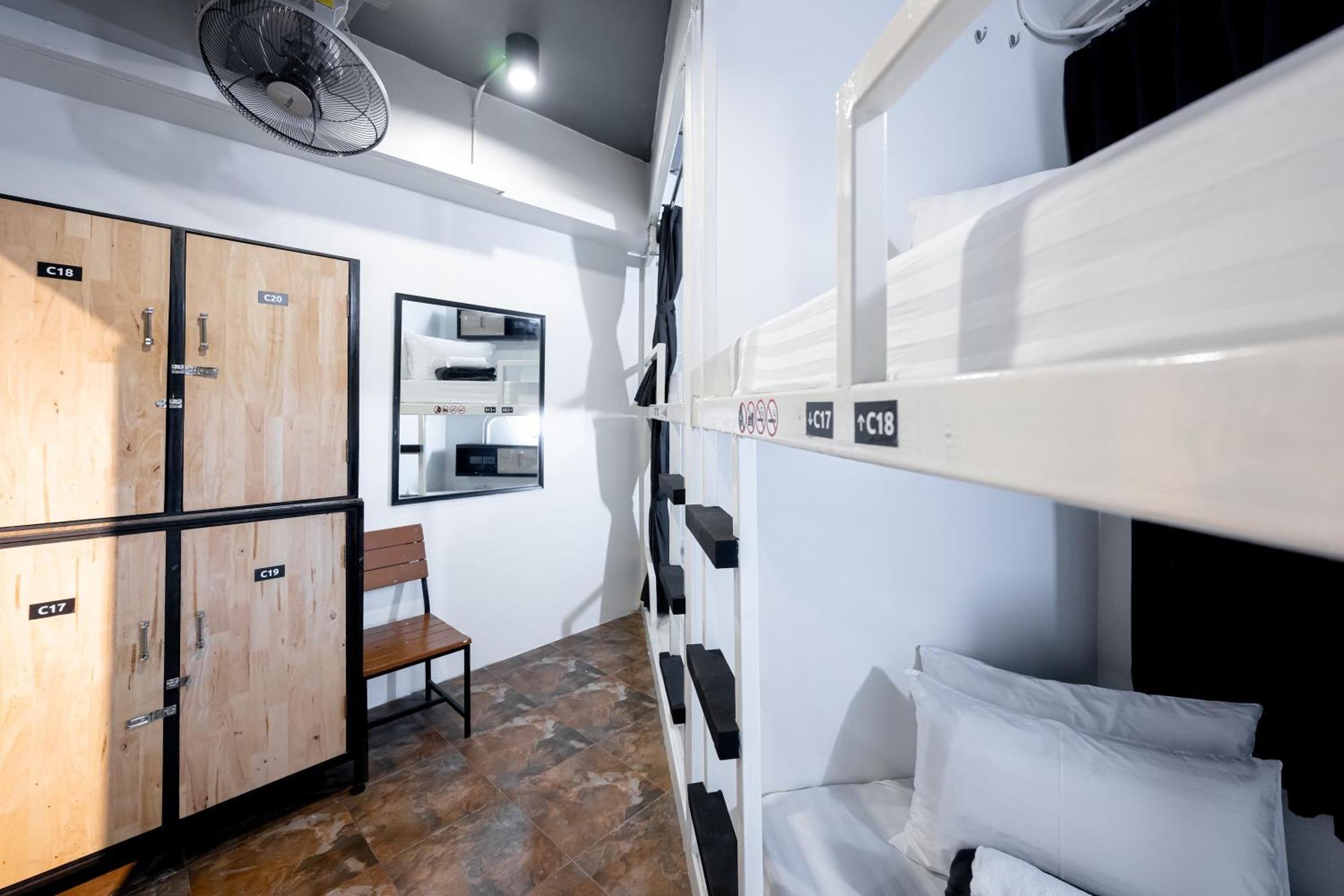 Vibes Hostel Бангкок Экстерьер фото