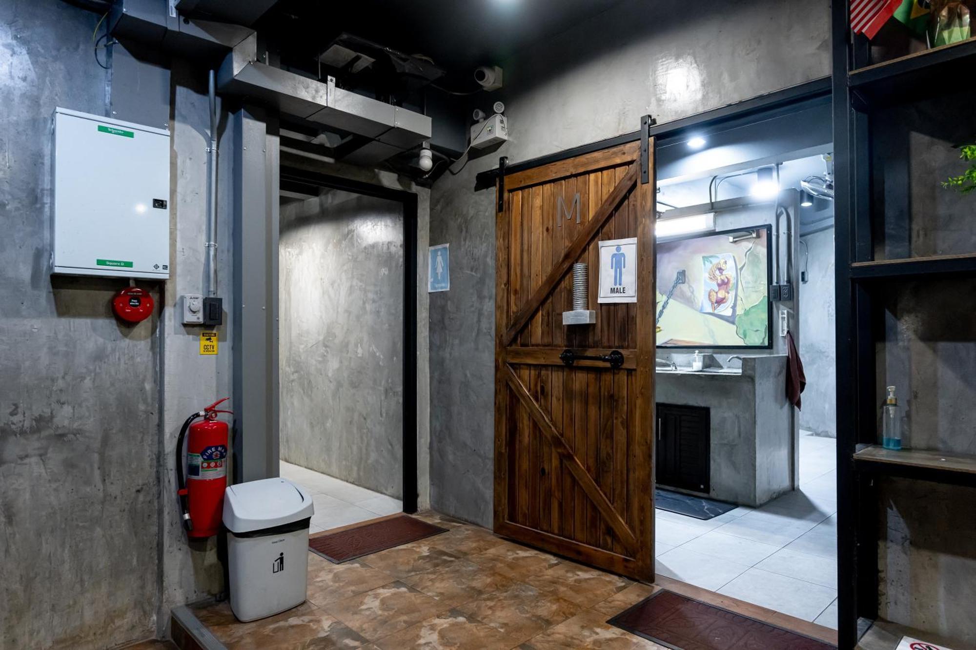 Vibes Hostel Бангкок Экстерьер фото