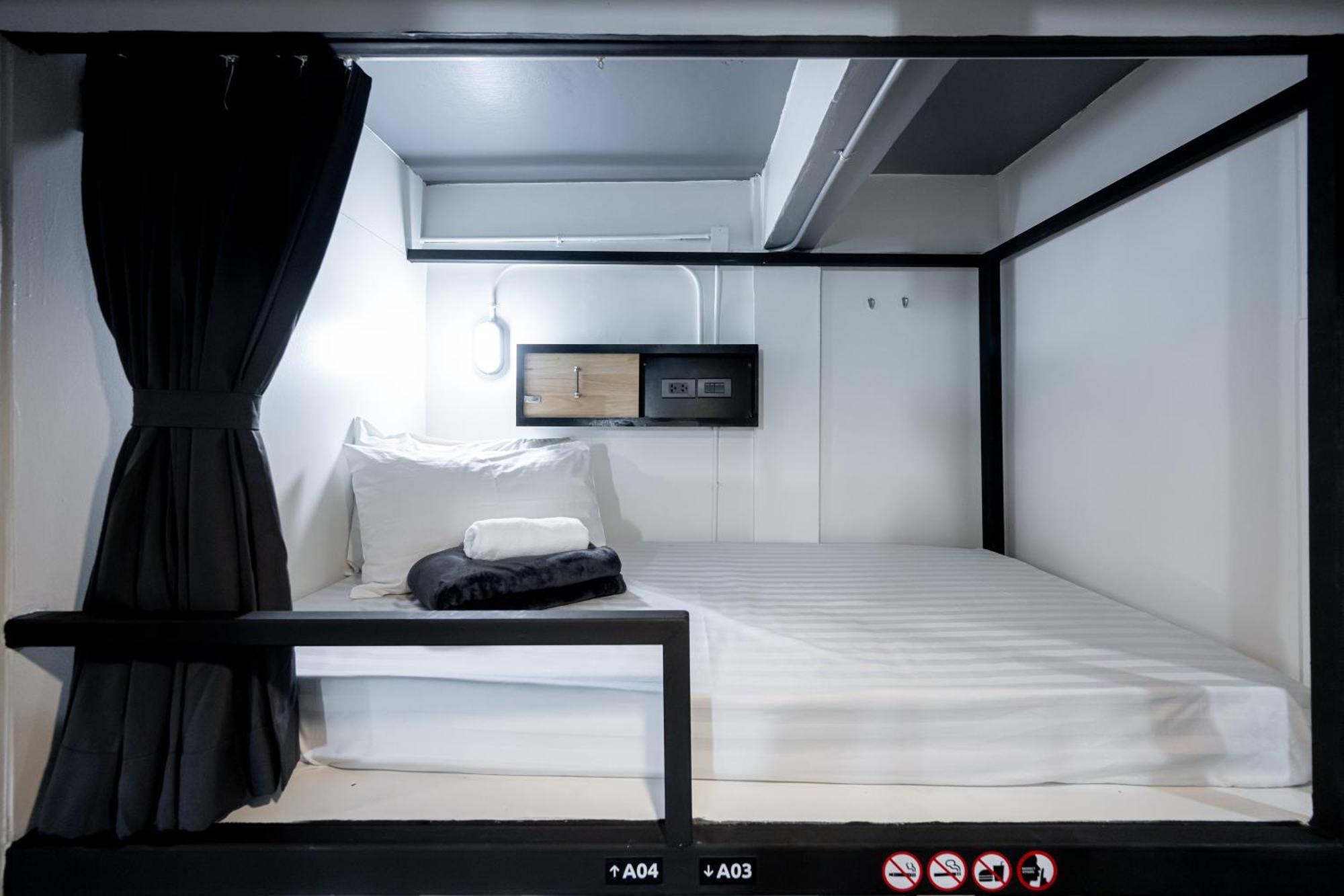 Vibes Hostel Бангкок Экстерьер фото