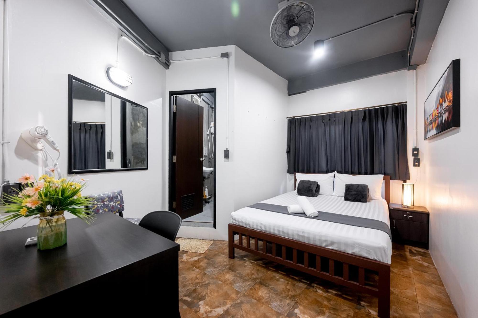 Vibes Hostel Бангкок Экстерьер фото