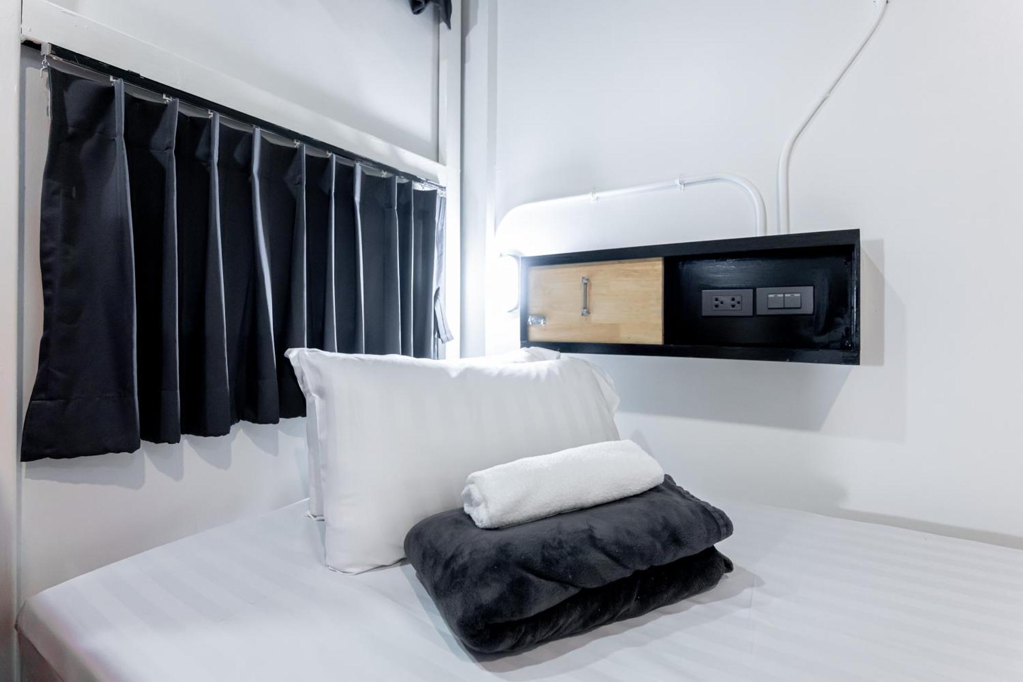 Vibes Hostel Бангкок Экстерьер фото
