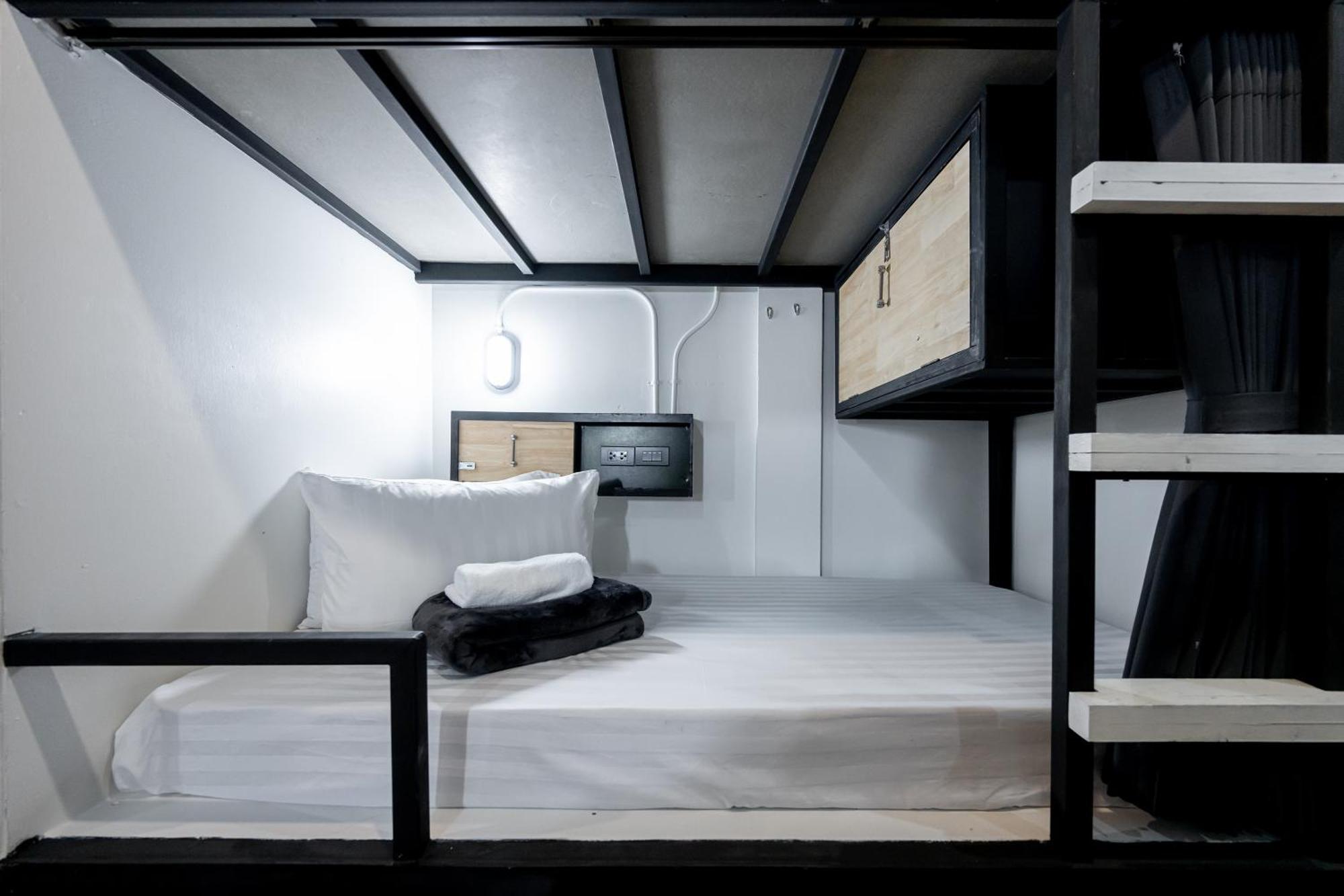 Vibes Hostel Бангкок Экстерьер фото