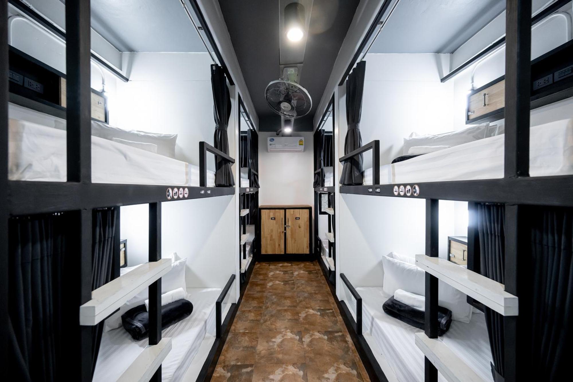 Vibes Hostel Бангкок Экстерьер фото