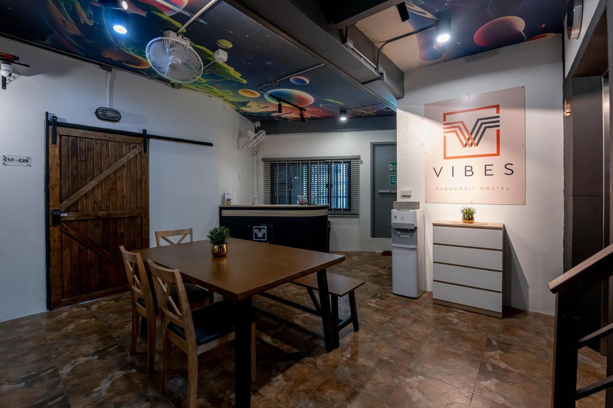 Vibes Hostel Бангкок Экстерьер фото