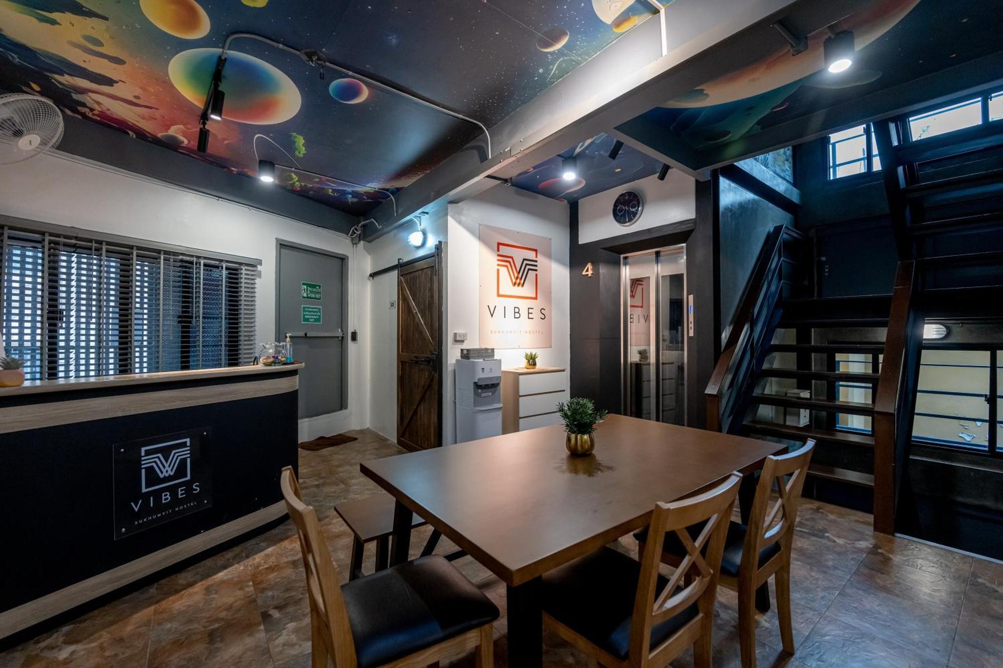 Vibes Hostel Бангкок Экстерьер фото