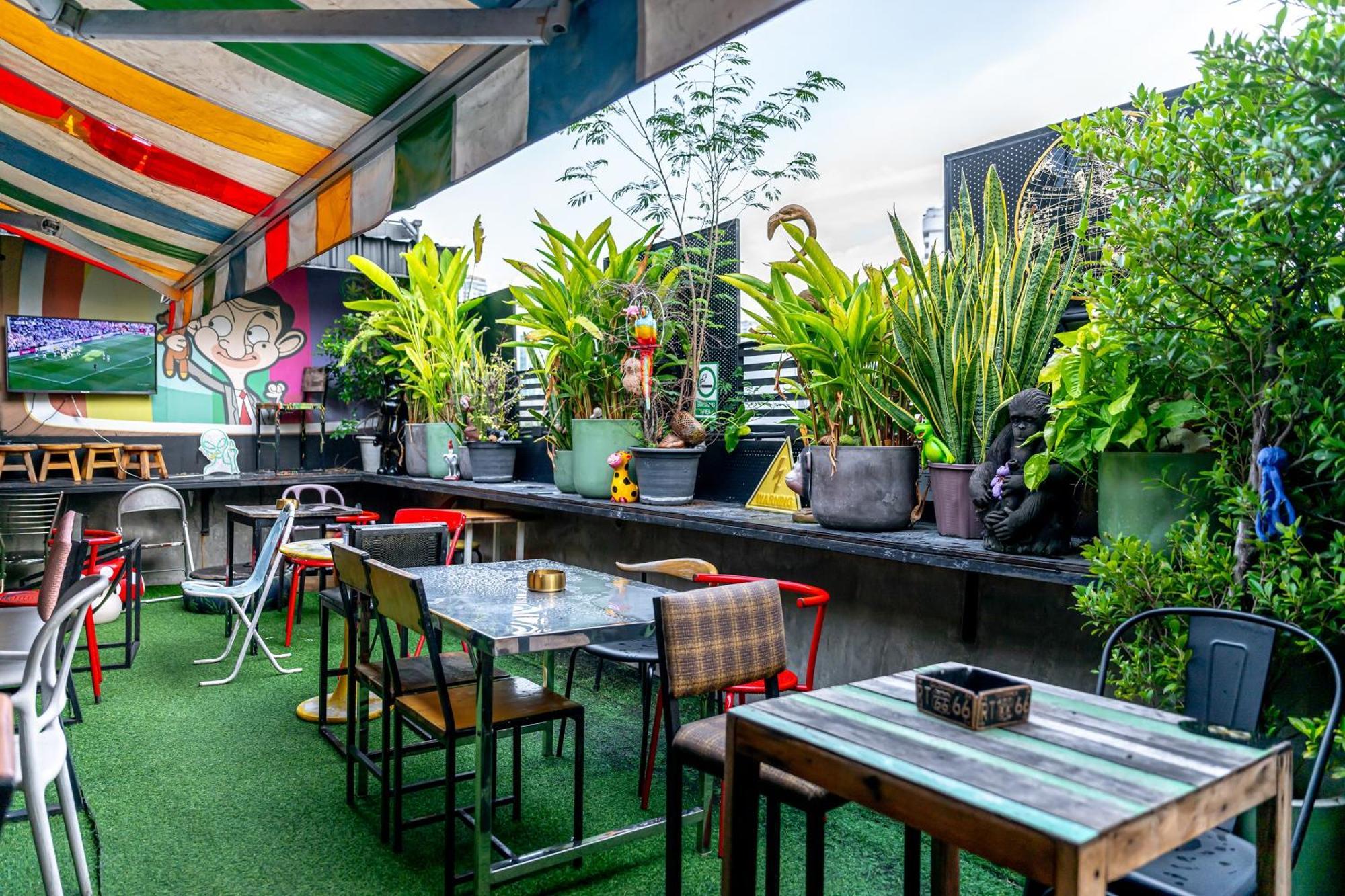 Vibes Hostel Бангкок Экстерьер фото
