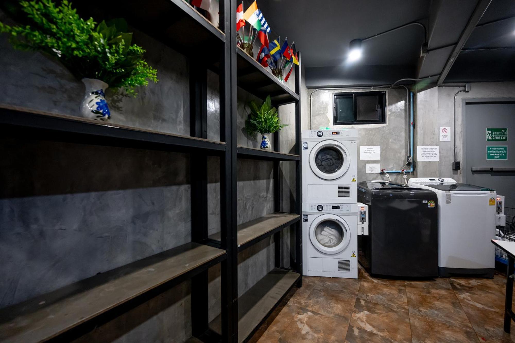 Vibes Hostel Бангкок Экстерьер фото