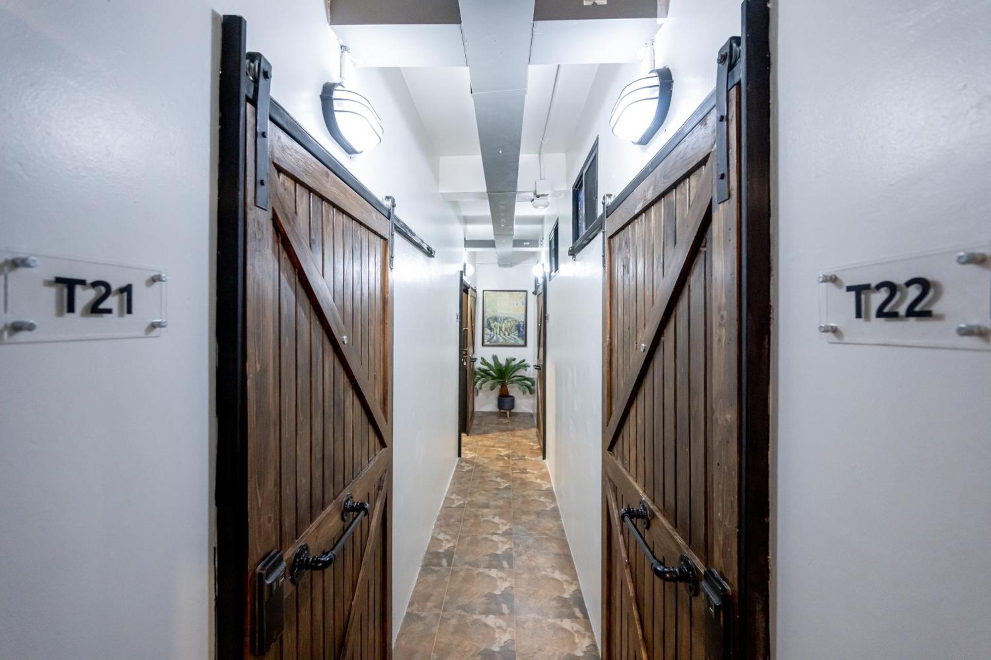 Vibes Hostel Бангкок Экстерьер фото