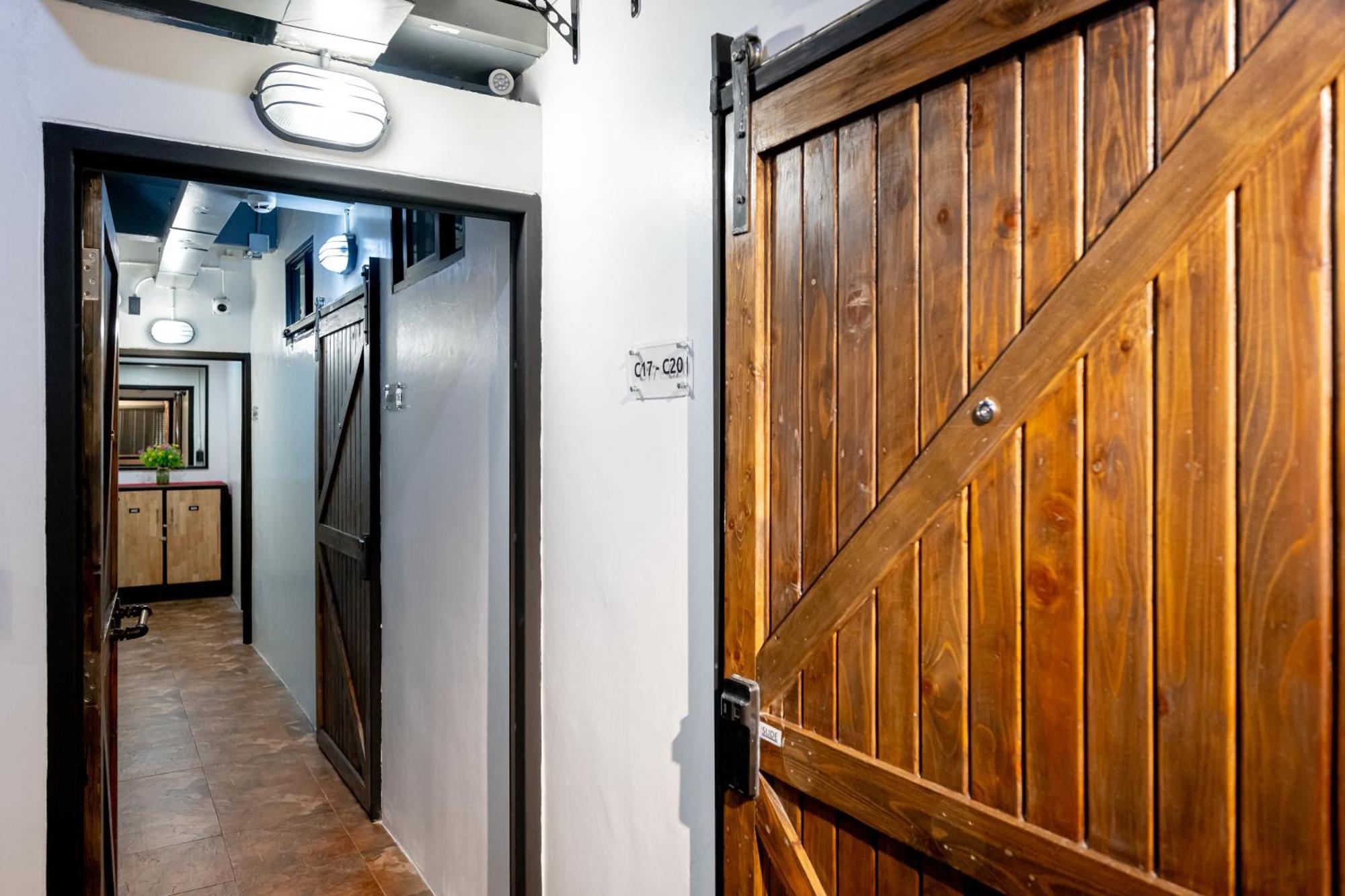 Vibes Hostel Бангкок Экстерьер фото